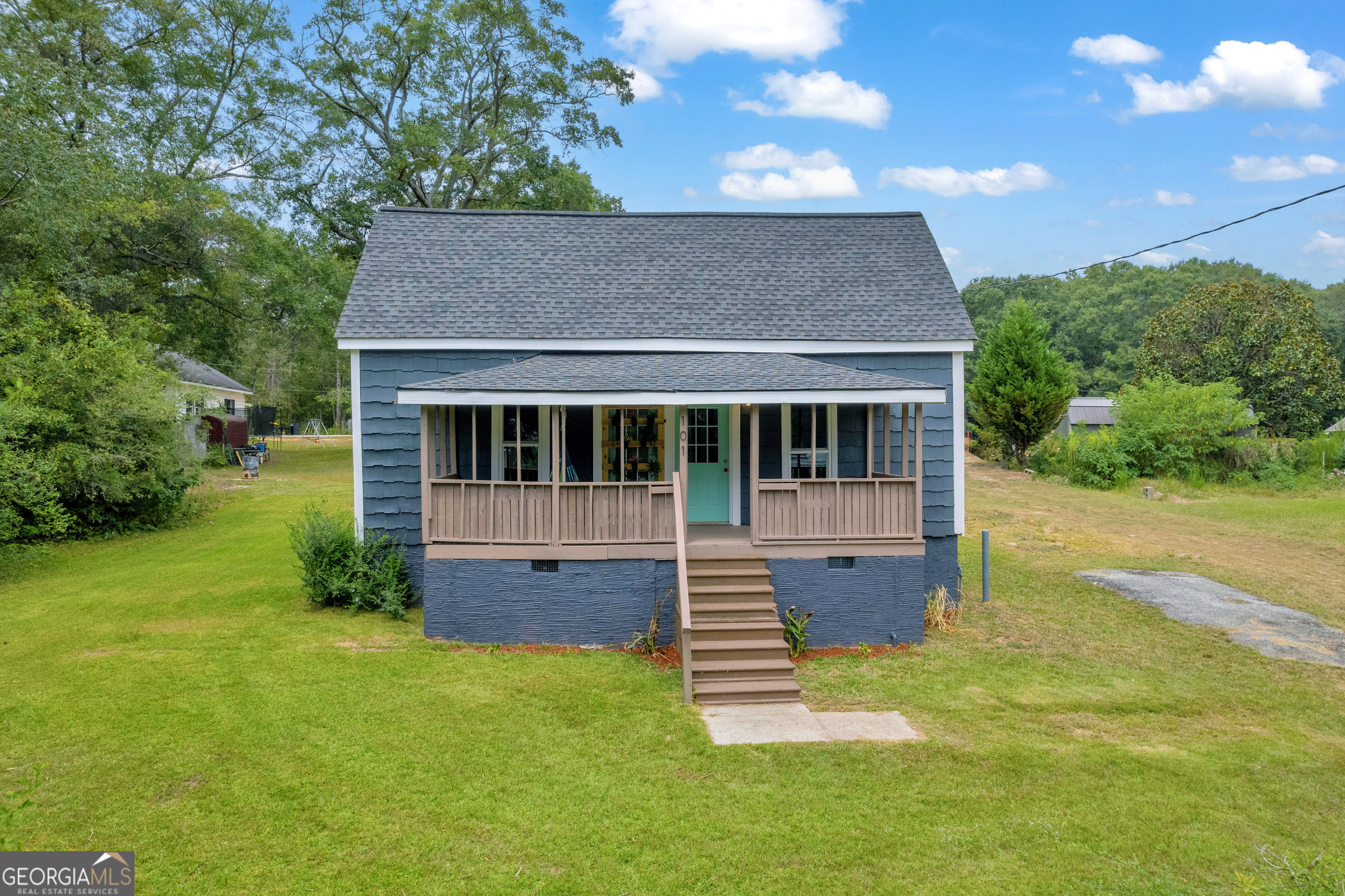 a view of house with backyard and garden