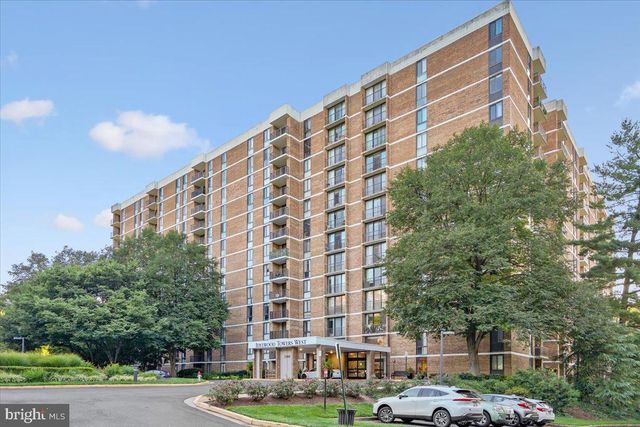 $286,900 | 2300 Pimmit Drive, Unit 414 | Idylwood