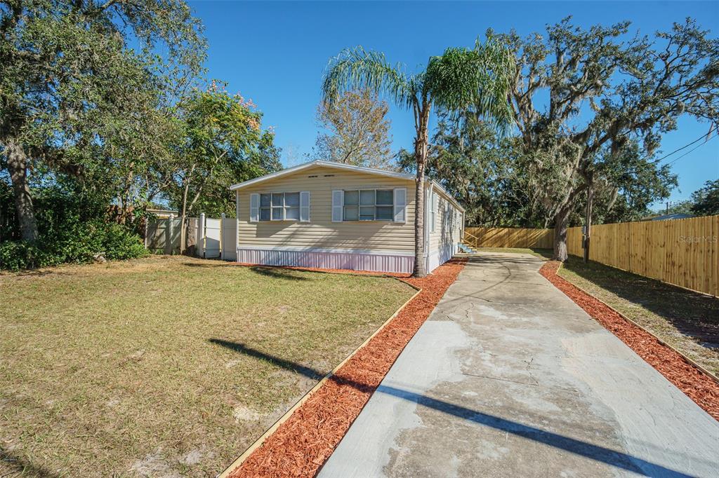 a view of a house with a yard