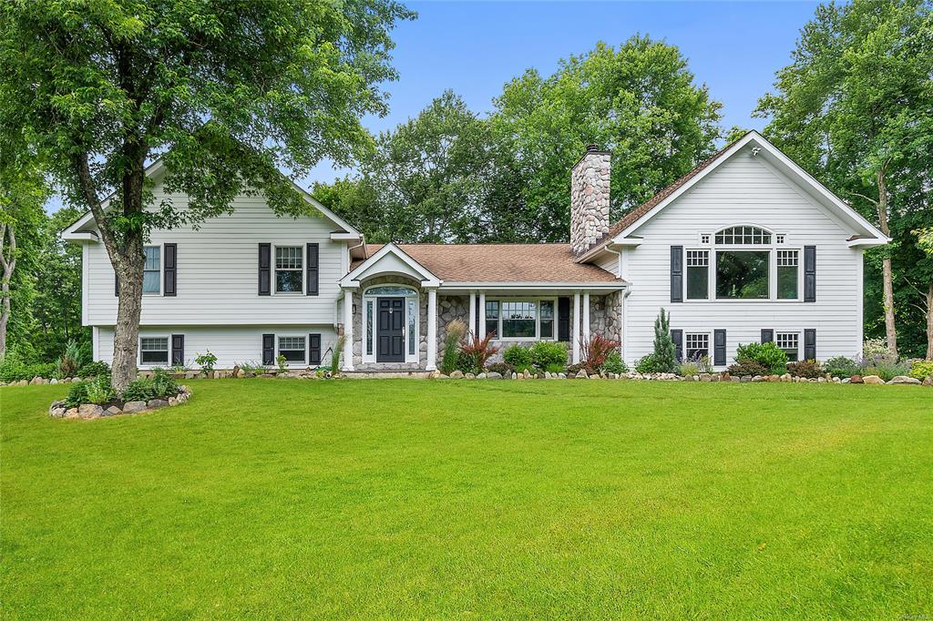 Tri-level home featuring a front yard