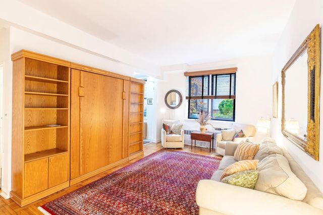 $650,000 | 350 Bleecker Street, Unit LA | West Village