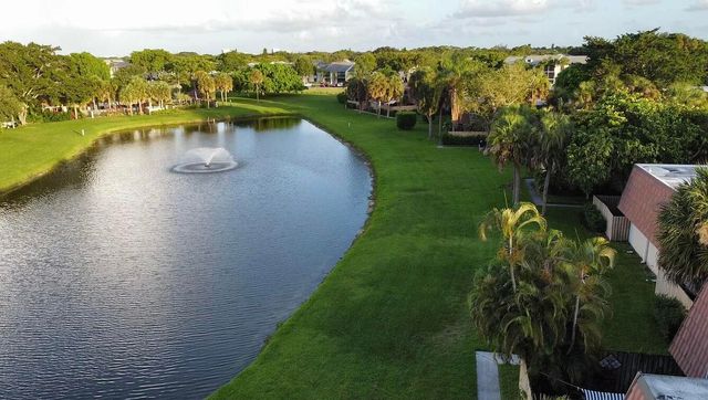 $279,000 | 804 Blue Ridge Circle | The Villages of Palm Beach Lakes