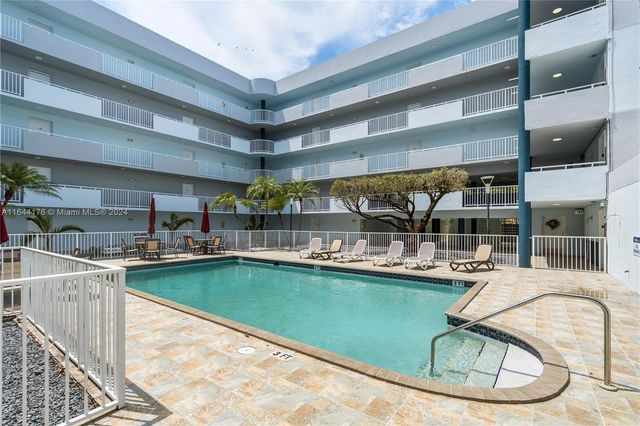 $2,400 | 8261 Northwest 8th Street, Unit 325 | Fountainebleau