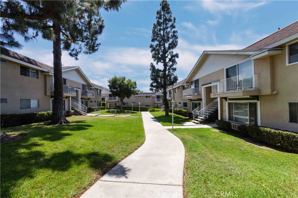 a view of a yard in front of house