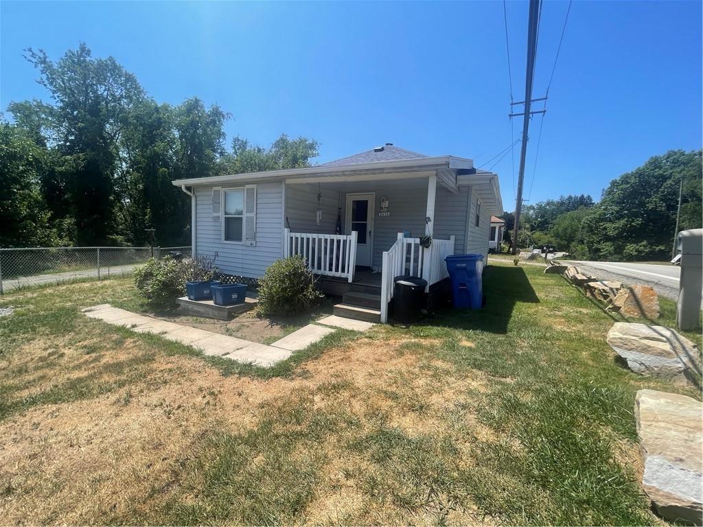 a view of a house with backyard and furniture