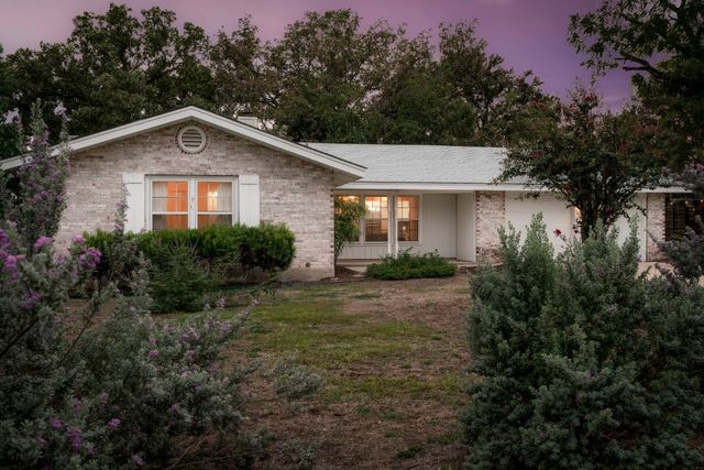 $440,000 | 307 Lamar Avenue | Spring Lake Hills