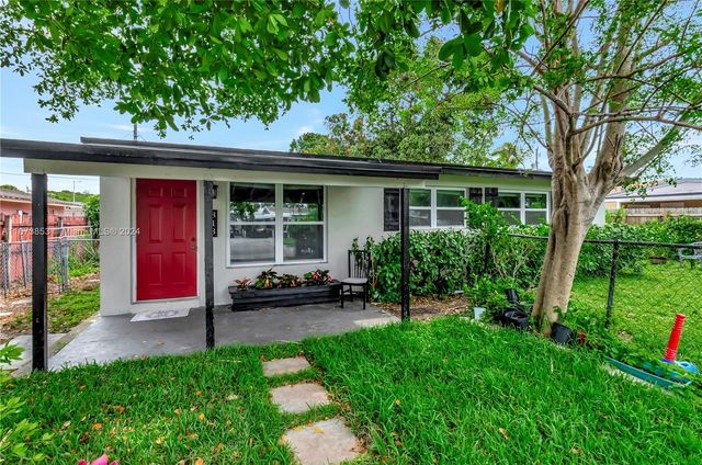 $455,000 | 813 Southwest 11th Avenue | Delray Beach