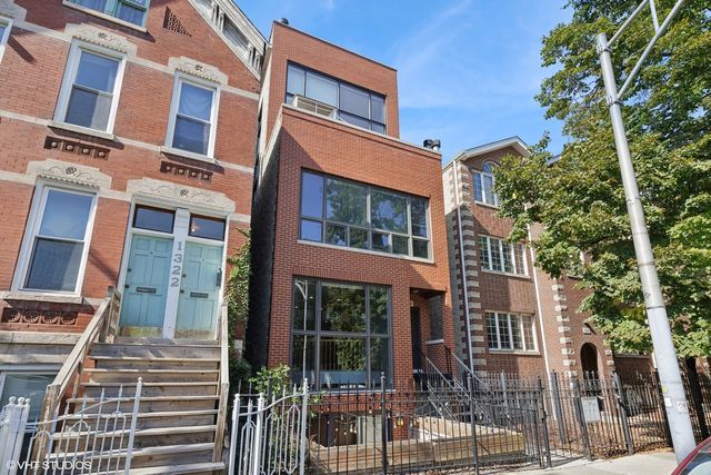 $585,000 | 1324 North Greenview Avenue, Unit 1 | Noble Square