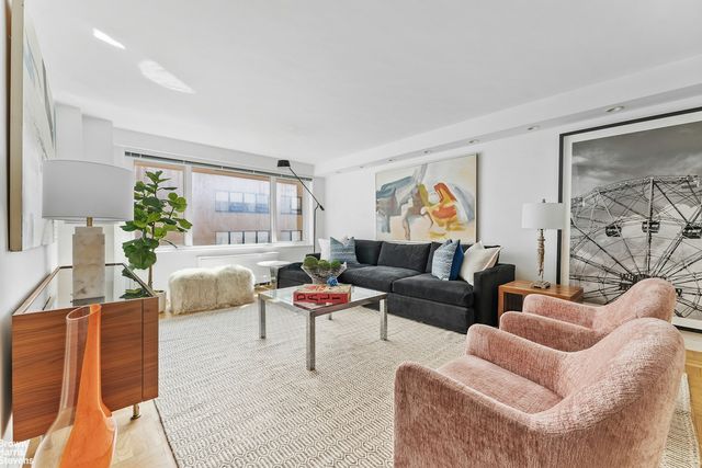 $995,000 | 201 East 79th Street, Unit 15I | Upper East Side