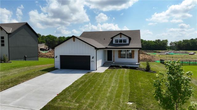 $398,995 | 501 Woodview Drive | Raymore