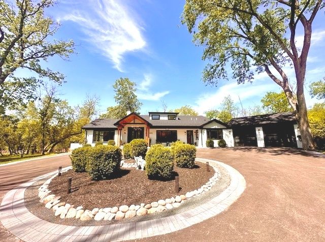 $1,890,000 | 1490 Ridge Road | Highland Park