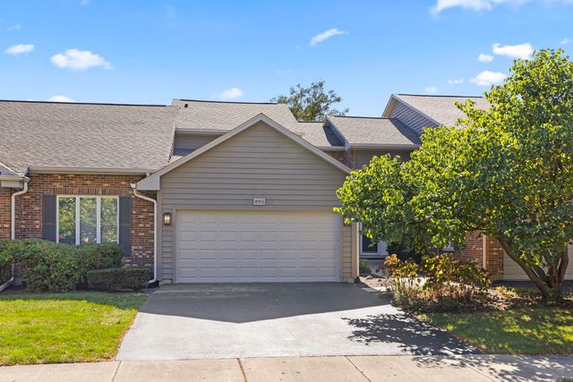 $635,000 | 895 Saddlewood Drive | Glen Ellyn