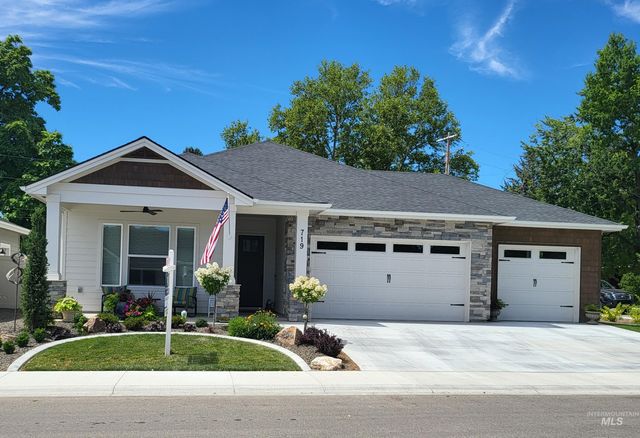 $599,500 | 719 West Cedarburg Drive | Northwest Meridian