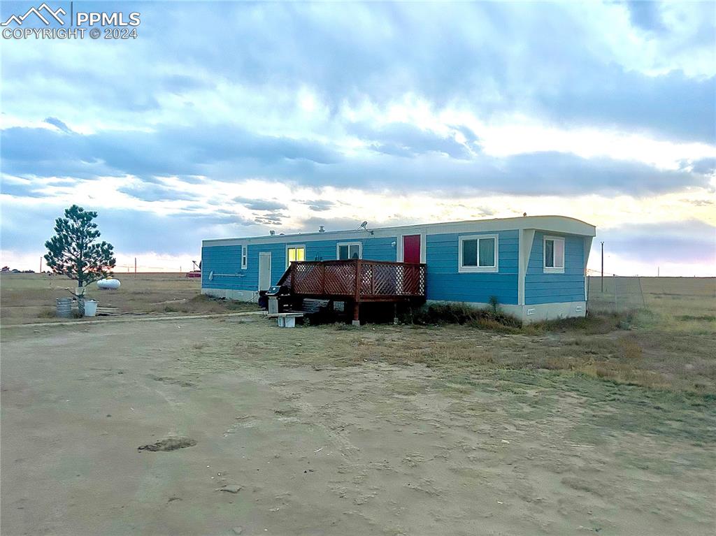 Manufactured / mobile home featuring a wooden deck