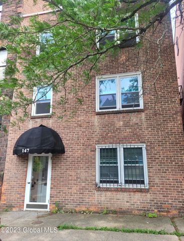 $1,100 | 147 Eagle Street, Unit 3 | Mansion Area