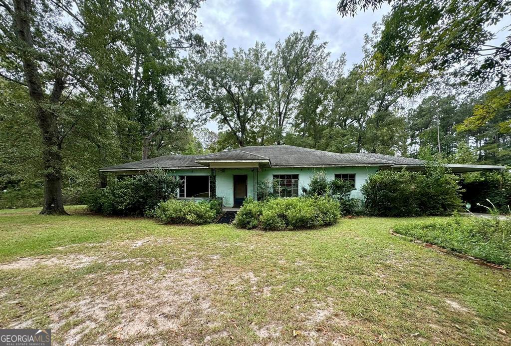 a view of an house with backyard space and garden