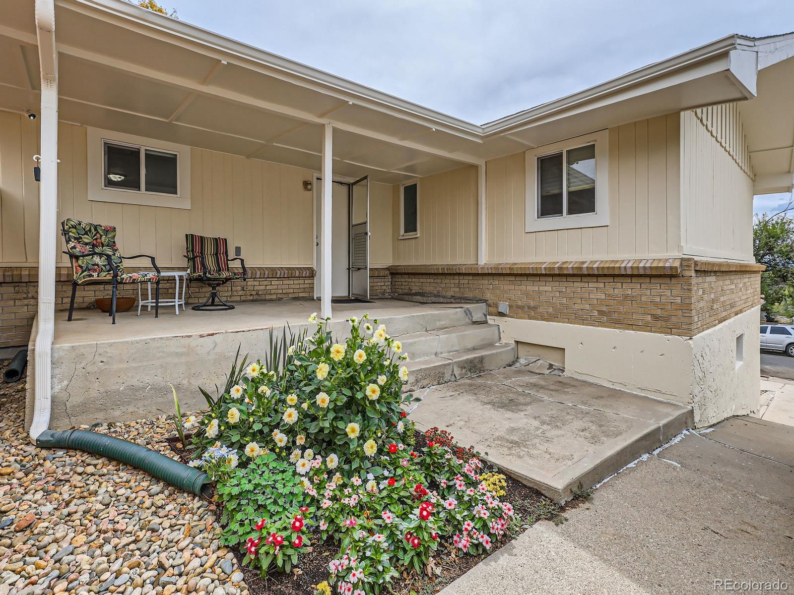 a wooden bench sitting in front of a house