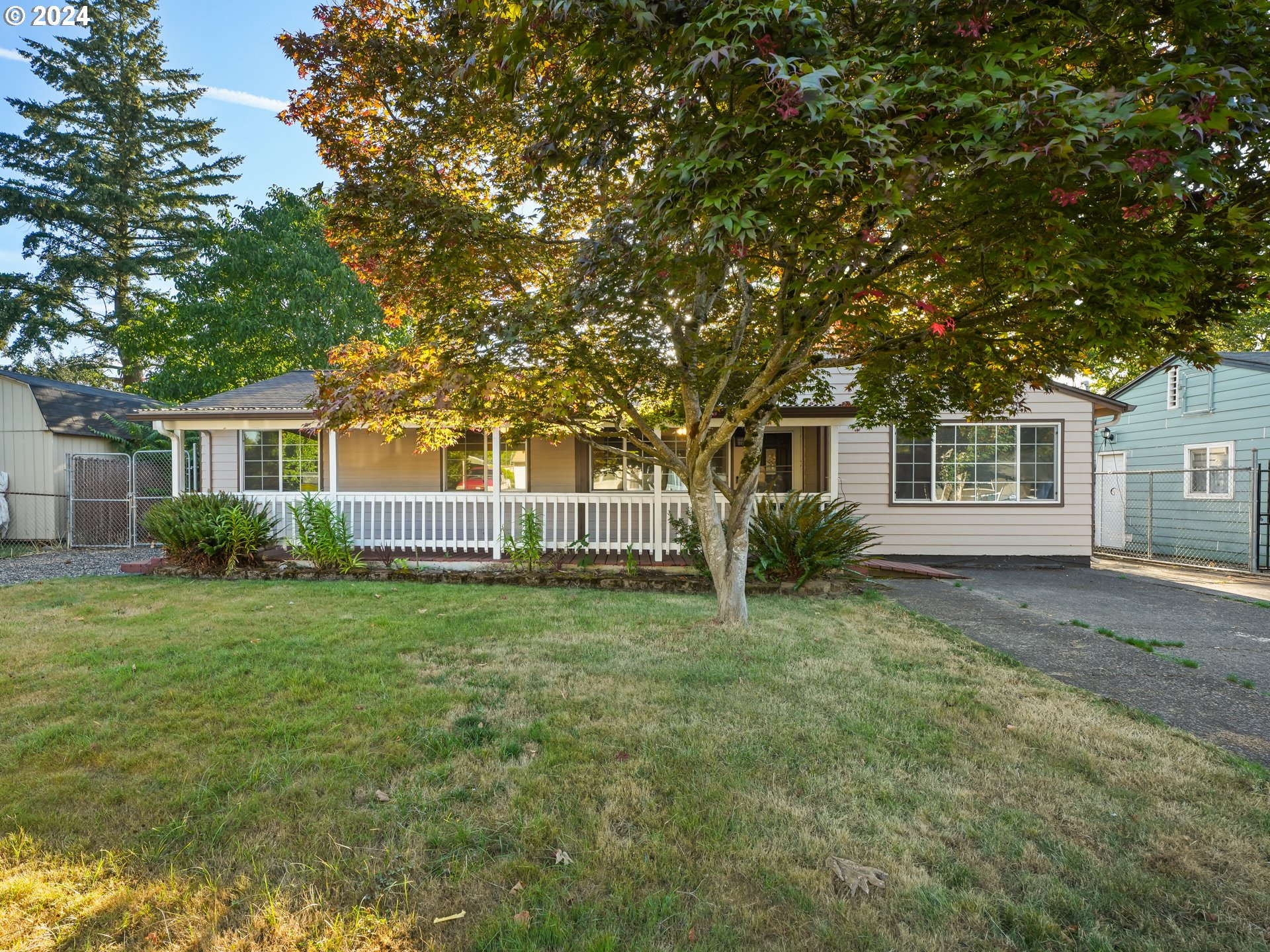 a view of a house with a backyard