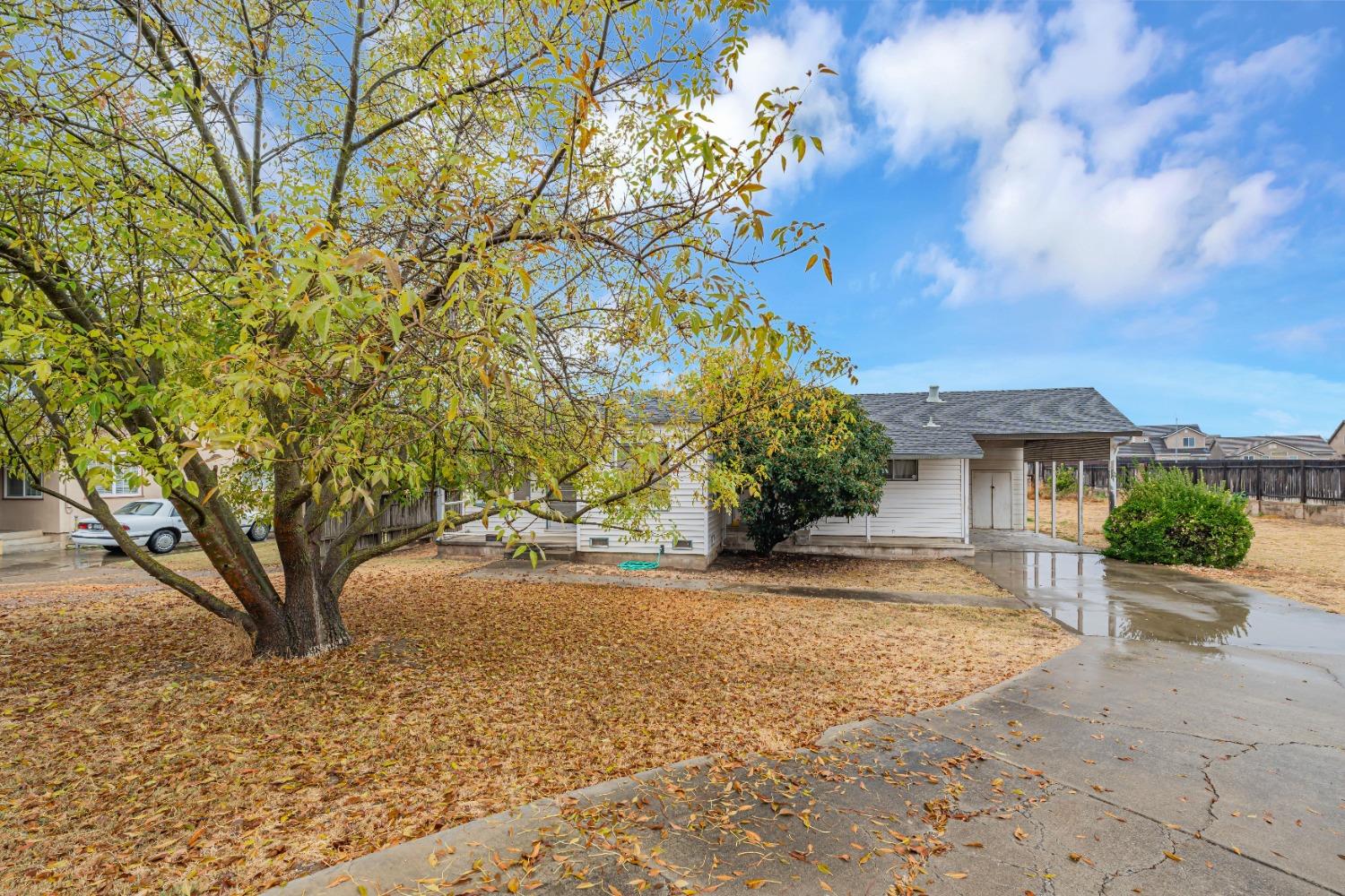 a view of a house with a yard