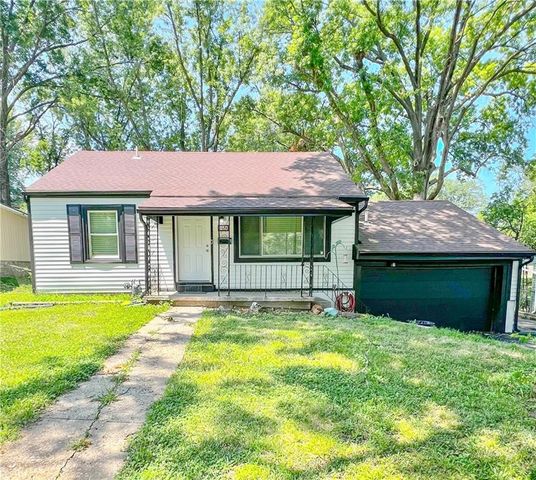 $235,000 | 2638 South 30th Street | Wyandotte Gardens