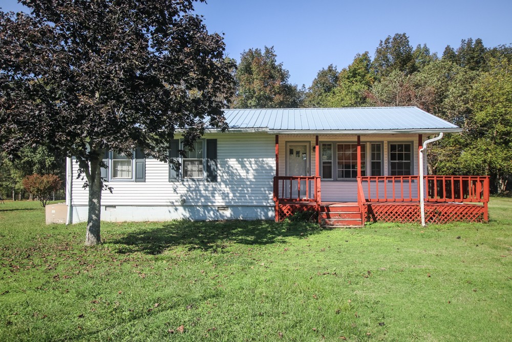 a view of a house with backyard and porch