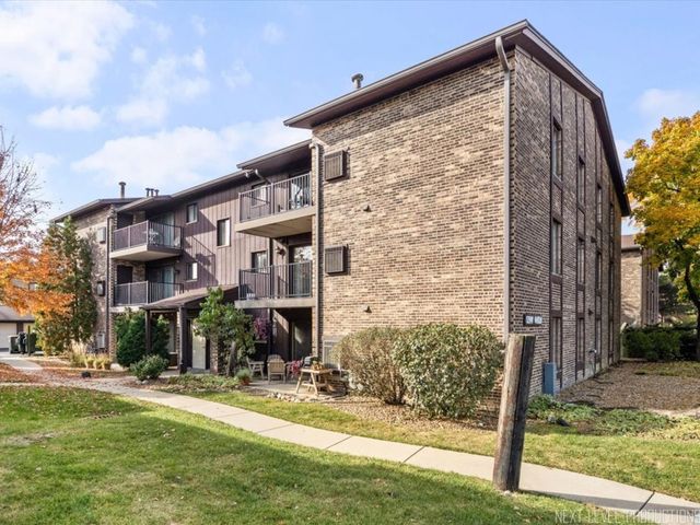 $195,000 | 59 West 64th Street, Unit 202 | Westmont