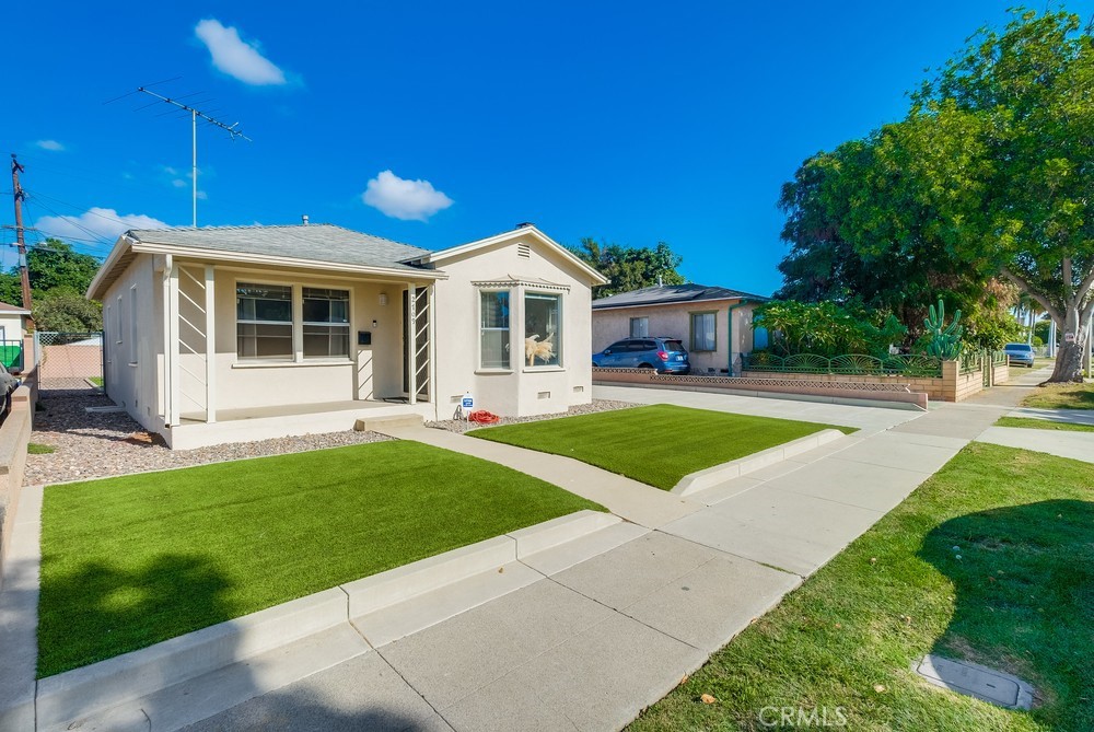 a view of outdoor space yard and front view of a house