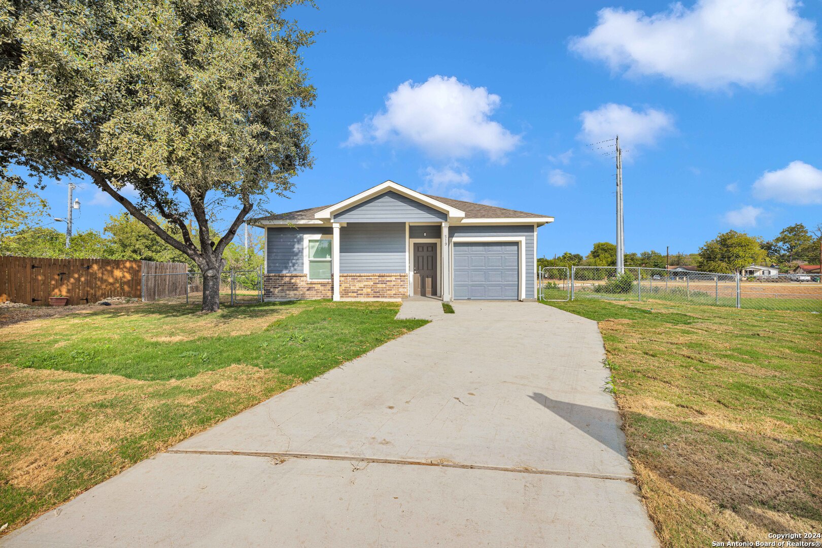 a view of a house with a yard