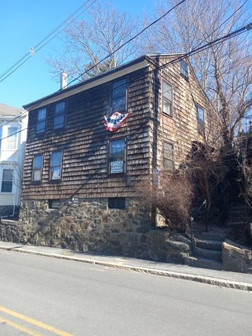 $2,200 | 154 Pleasant Street | Old Town Marblehead