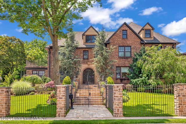 $2,900,000 | 262 Howard Avenue | Grymes Hill