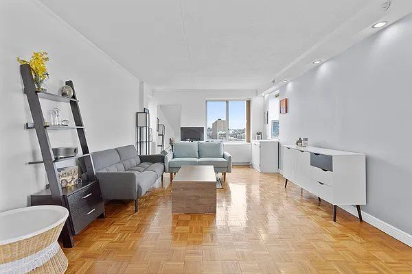 $940,000 | 300 West 135th Street, Unit 9F | Central Harlem