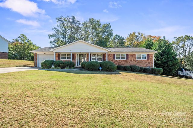 $289,500 | 1605 Pineridge Drive | Northeast Gastonia