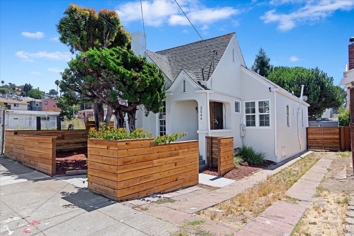 a view of a house and outdoor space