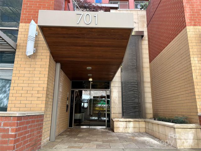 $495,000 | 701 Royal Court, Unit 309 | Dilworth