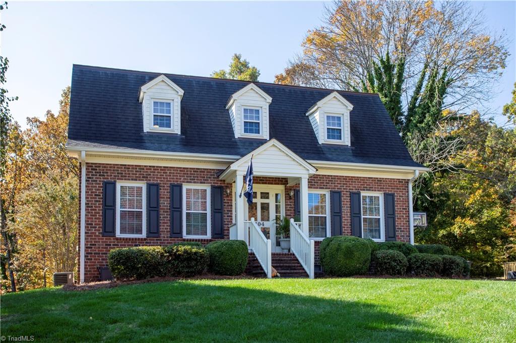 Neat, tidy and picturesque curb appeal!