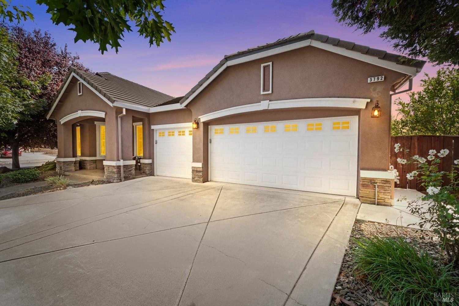 Gorgeous single story in Paradise Valley!