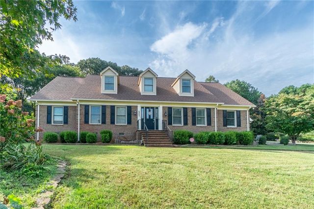 $584,900 | 4905 Deer Pointe Court | Clay Township - Guilford County