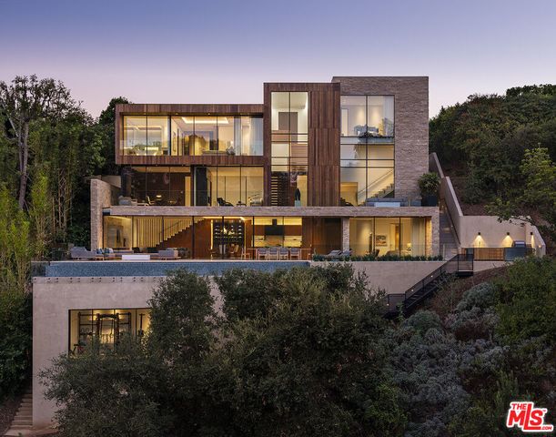 $18,500,000 | 1716 North San Remo Drive | Pacific Palisades