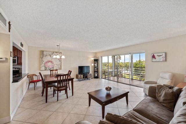 $1,550 | 725 Lori Drive, Unit 404 | Palm Springs Village