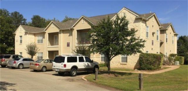 $875 | 2702 South Bagdad Road | Leander