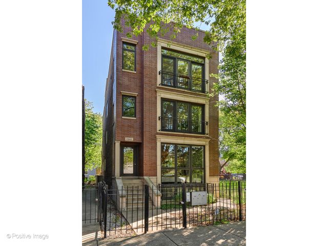 $589,000 | 2047 North Mozart Street, Unit 3 | Logan Square