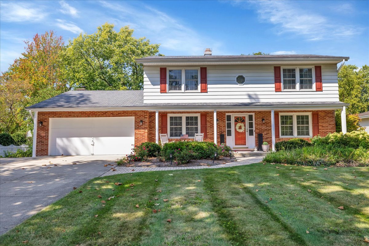 front view of house with a yard