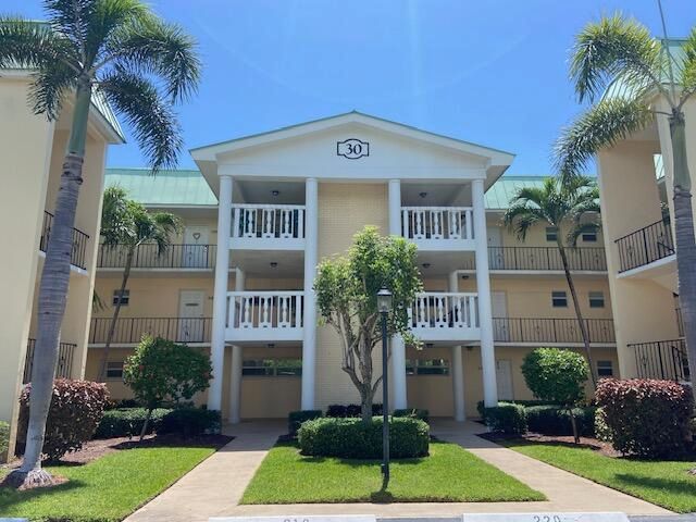 $2,000 | 30 Colonial Club Drive, Unit 102 | Boynton Beach