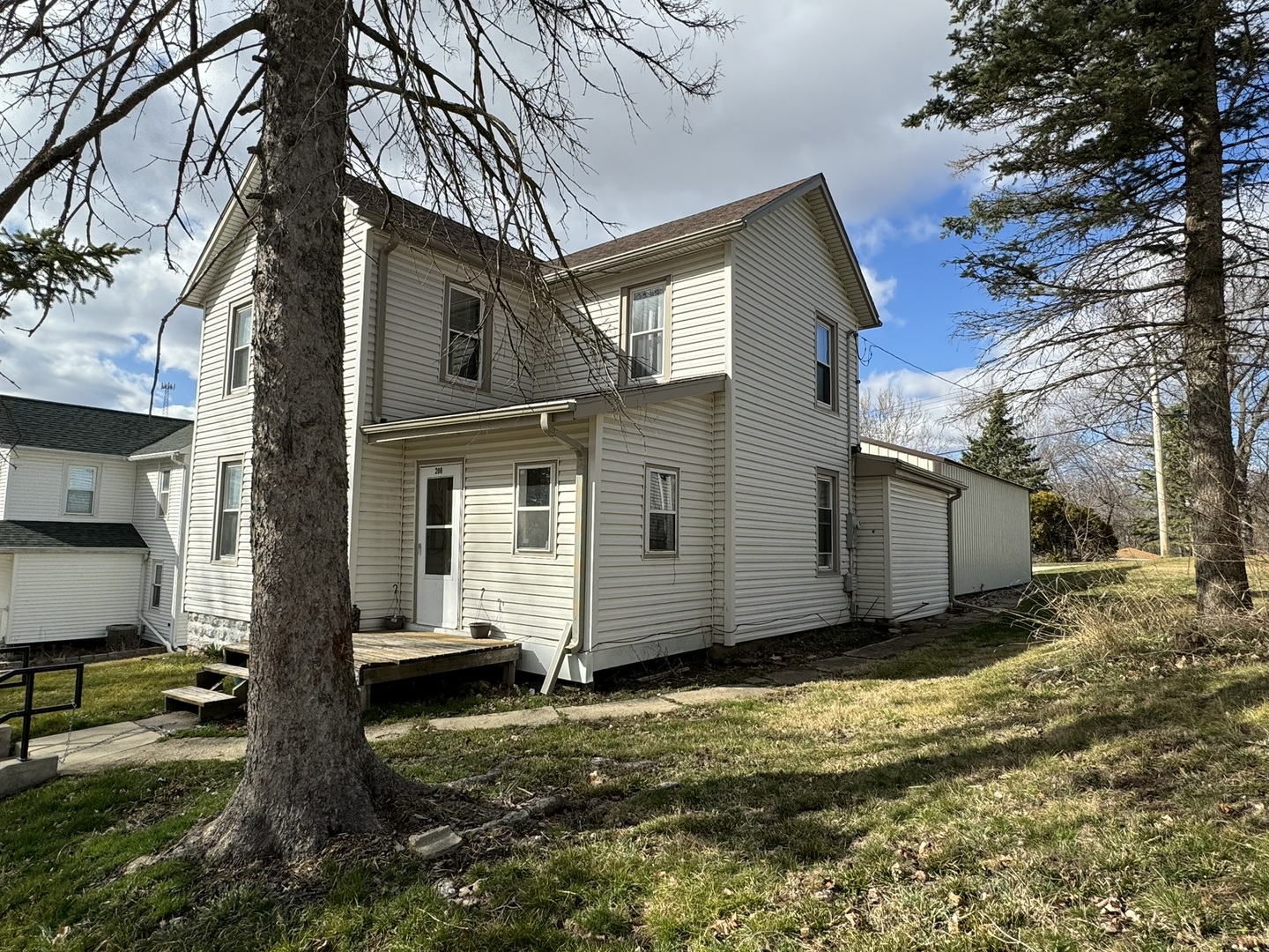 a view of a small house with backyard