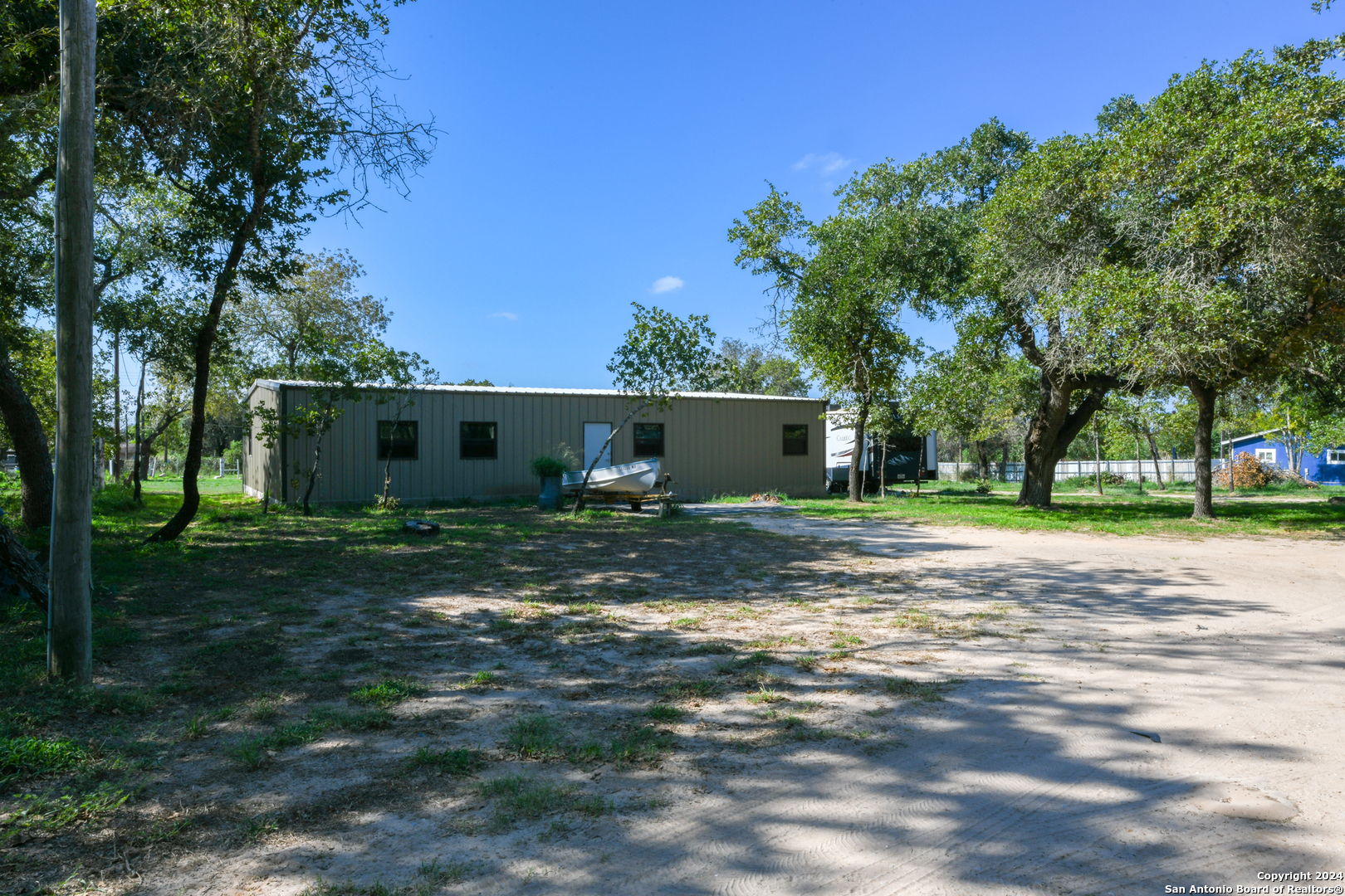 a view of a house with backyard and a tree