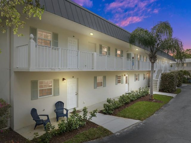 $420,000 | 900 Jasmine Lane, Unit 10A | Oceanside