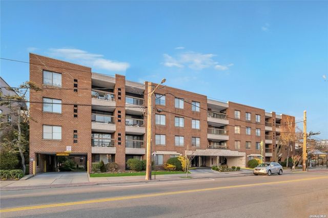 $599,000 | 376 Central Avenue, Unit 3L | Lawrence