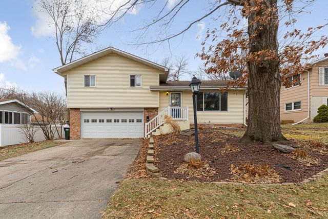 $299,900 | 1010 Allison Lane | St. Peter