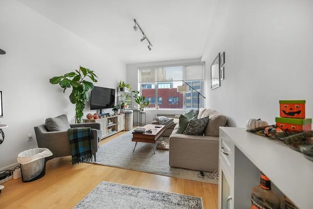 $850,000 | 1311 Jackson Avenue, Unit 7D | Long Island City