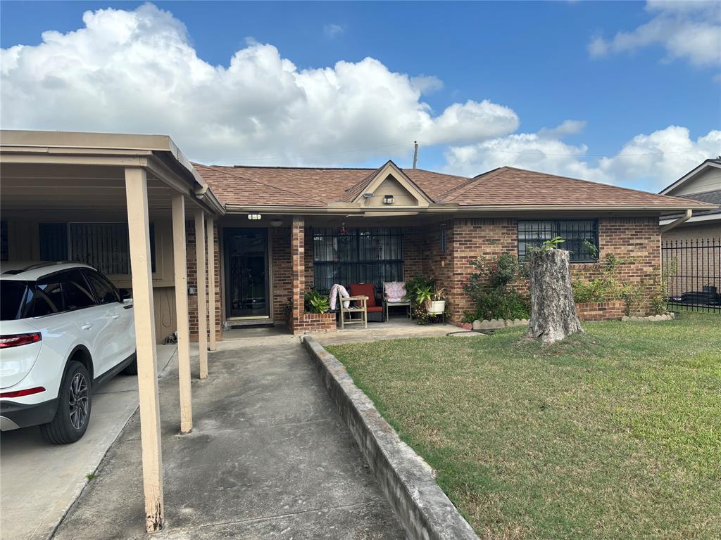 a view of a car park in front of house